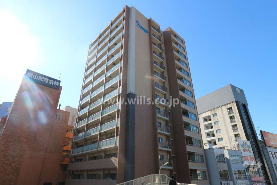 プレサンスロジェ鶴舞駅前の外観（東側から）