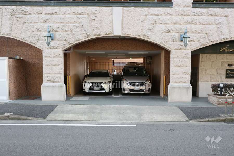 駐車場出入り口