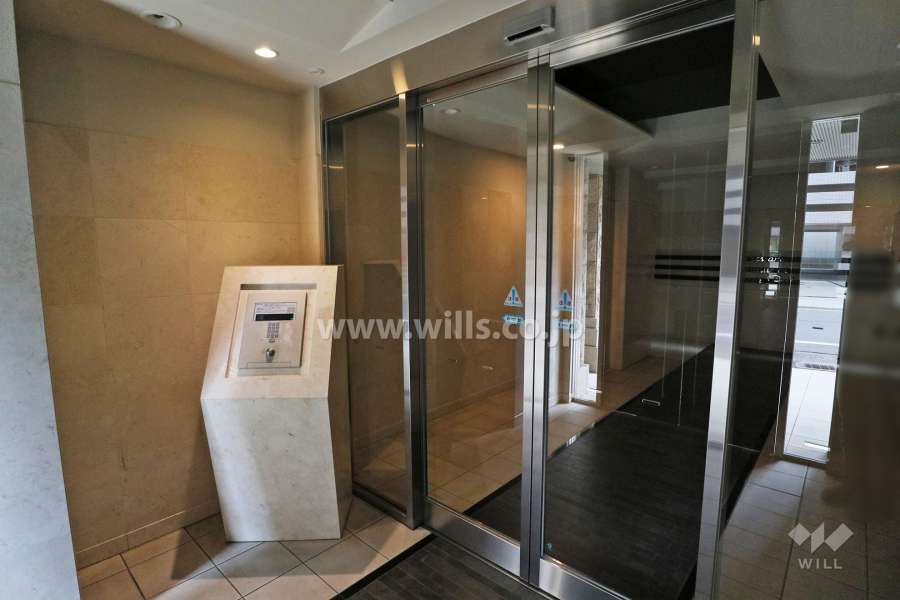 エントランスはオートロック付きです。