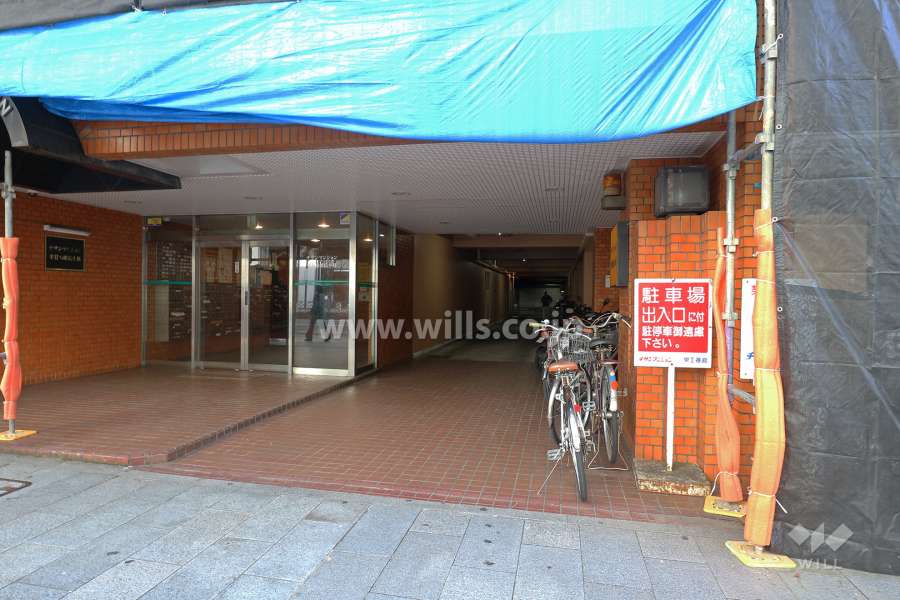 駐車場出入り口