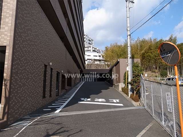 駐車場へのアプローチ