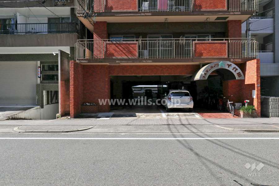 駐車場出入り口