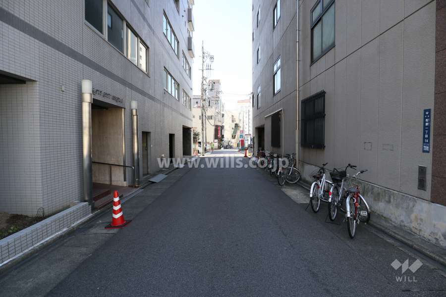 敷地北側の前面道路（東側から）