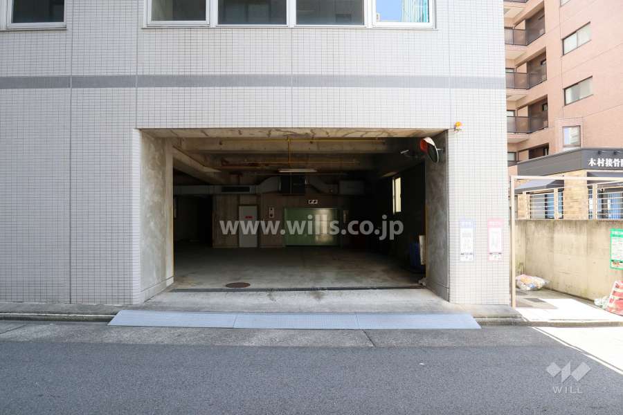 駐車場出入り口