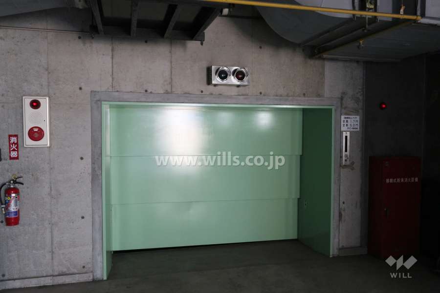 駐車場出入り口（ロボットゲート付き）