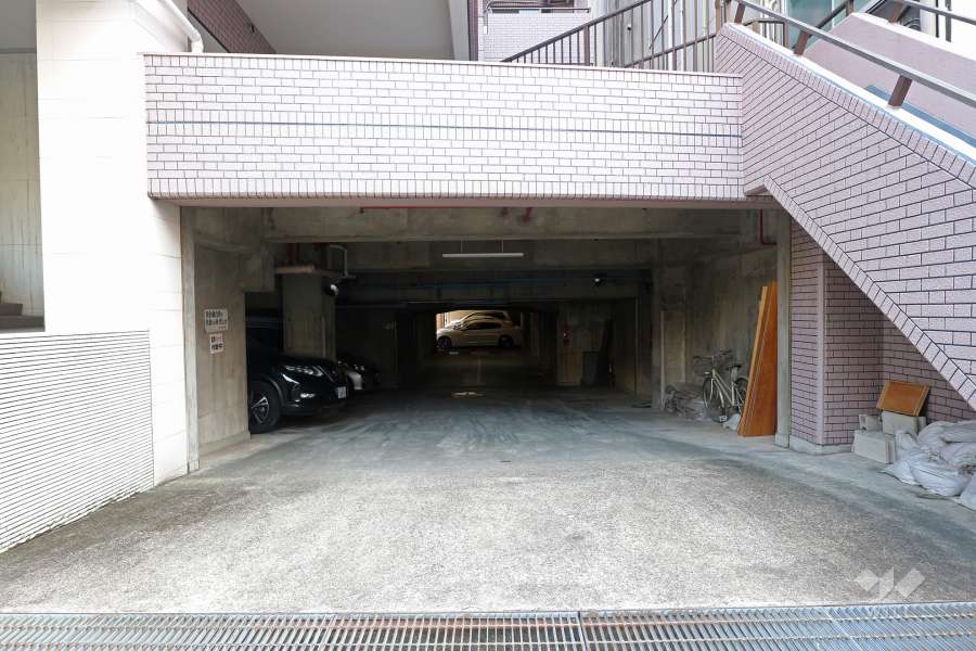 駐車場出入り口