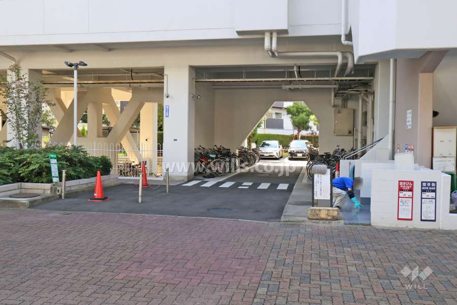 駐車場出入り口