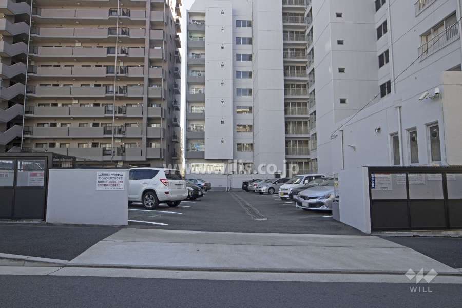 駐車場出入り口