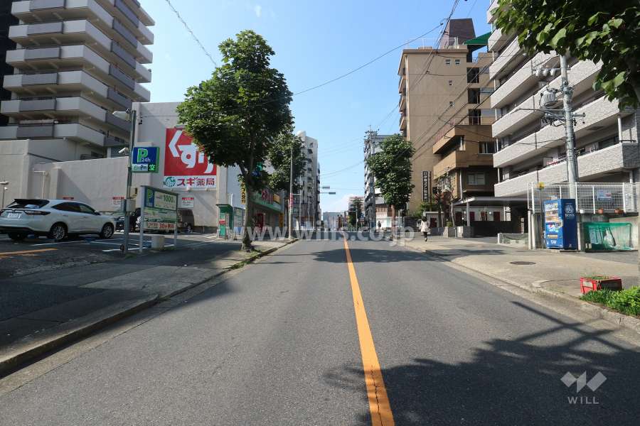 敷地南側の前面道路（東側から）
