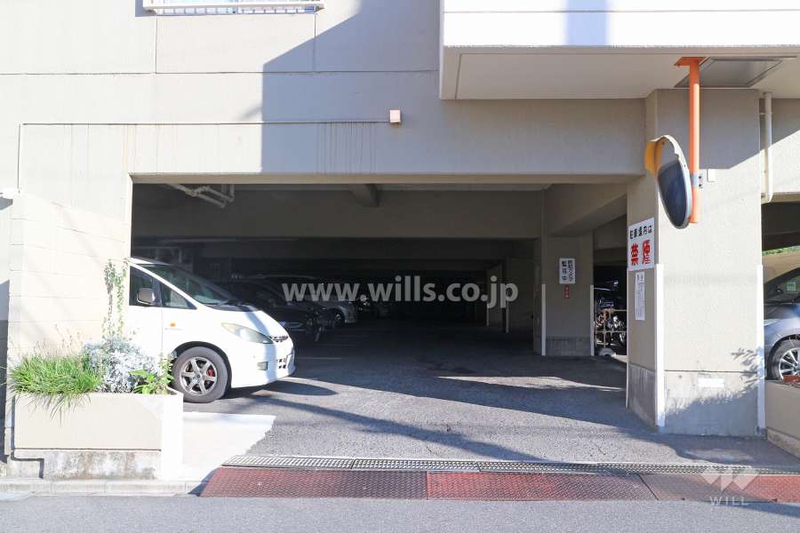 駐車場出入り口