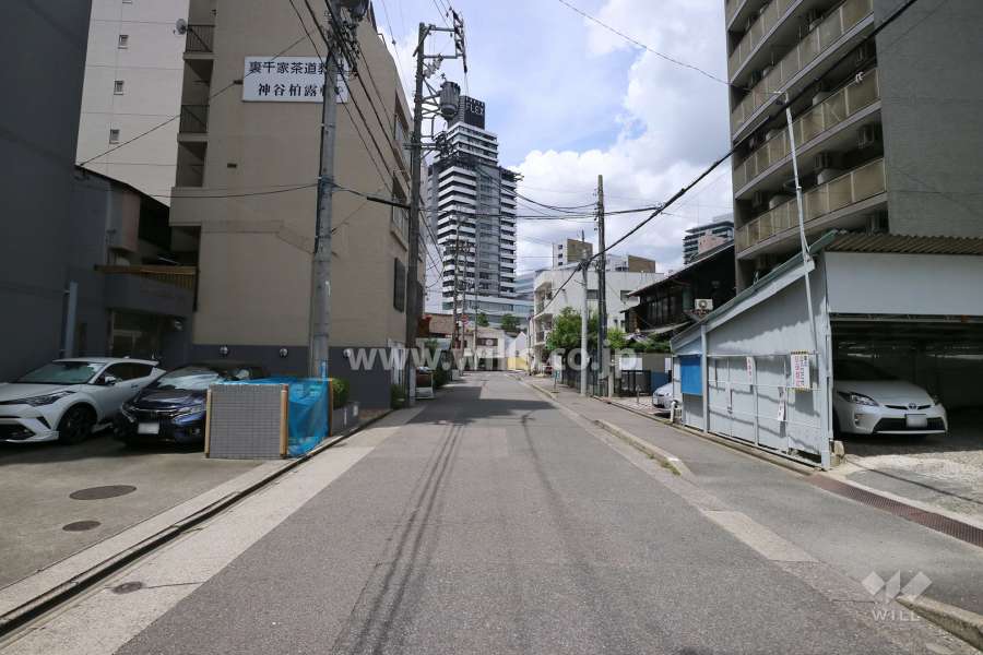 敷地北側の前面道路（東側から）