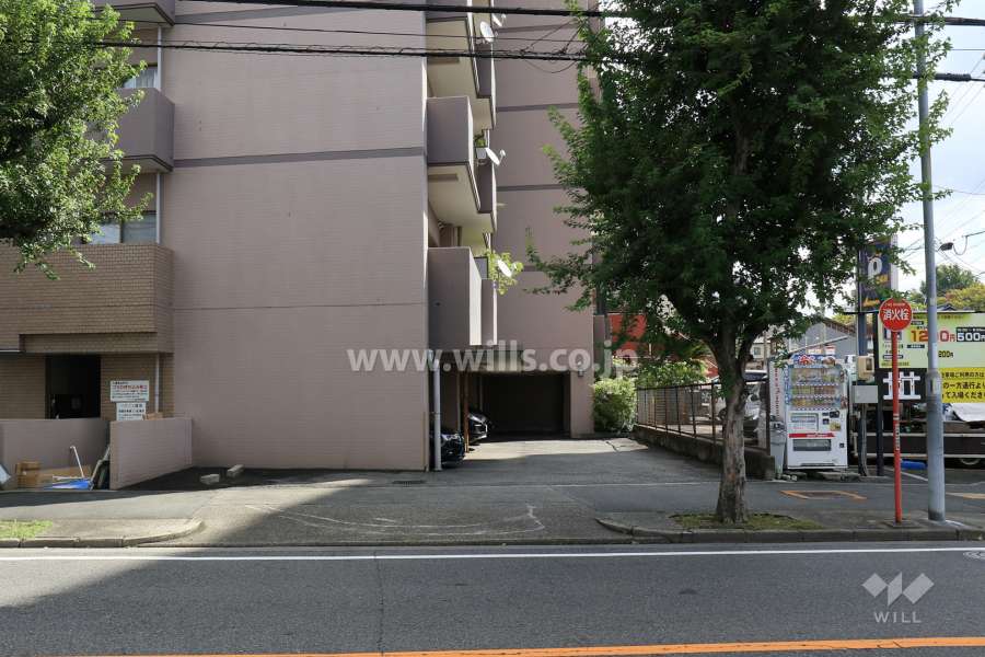 駐車場出入り口