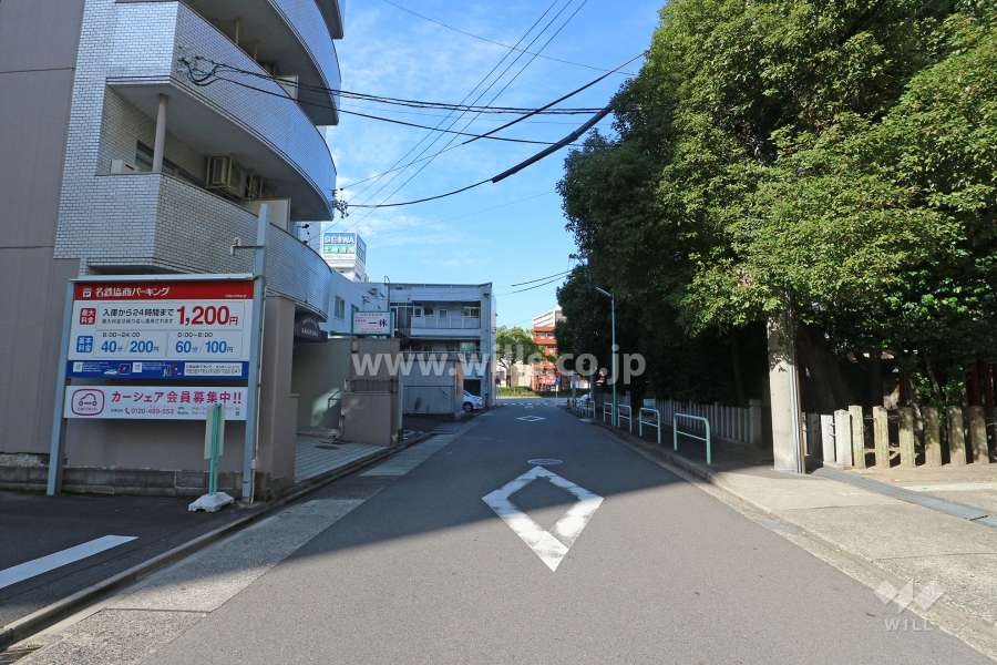 敷地北側の前面道路（東側から）