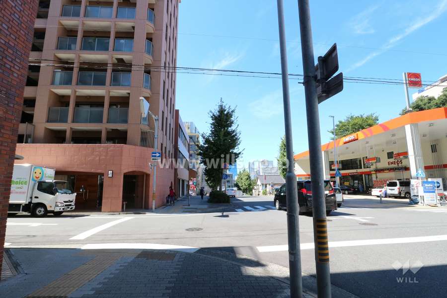 敷地北側の前面道路（東側から）