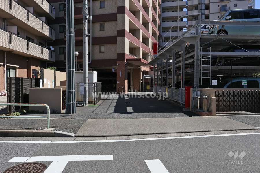 駐車場出入り口