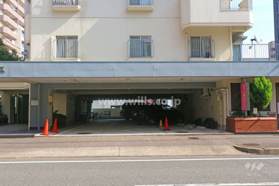 駐車場出入り口