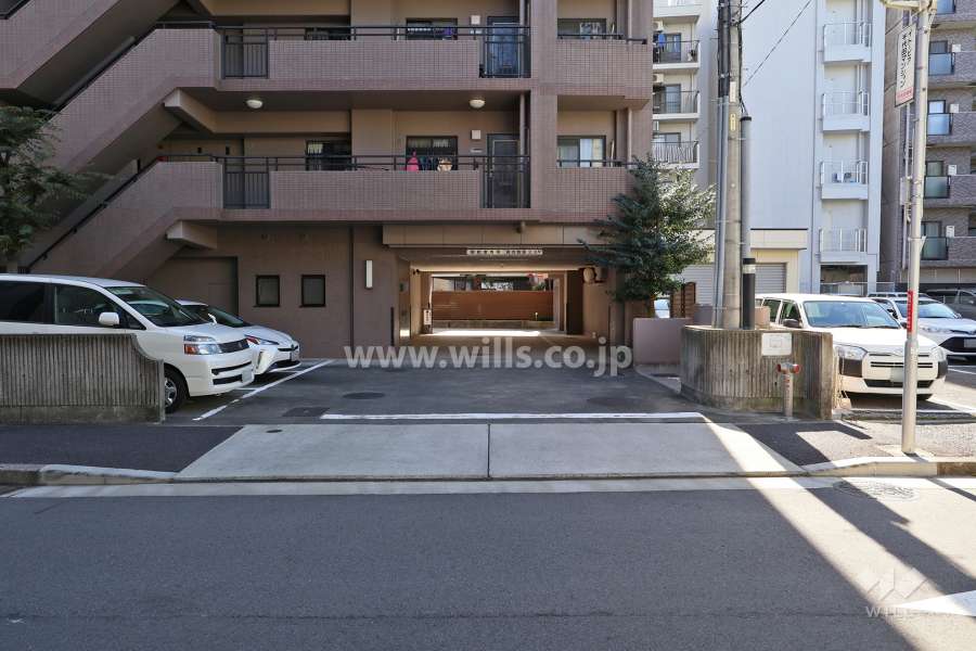 駐車場出入り口