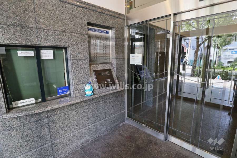 エントランスはオートロック付きです。