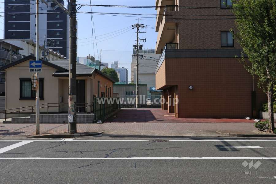 駐車場出入り口