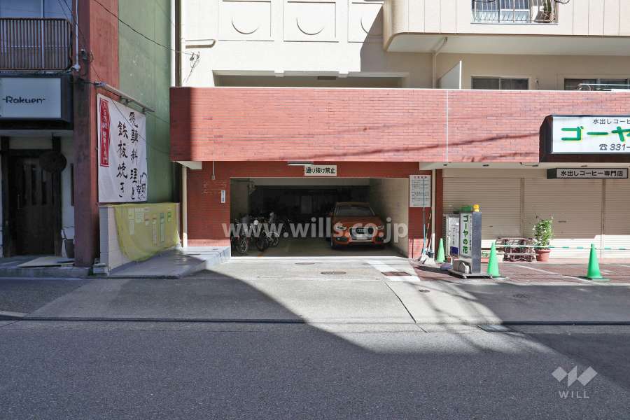 駐車場出入り口