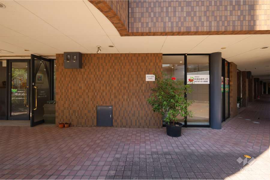 棟内の店舗部分