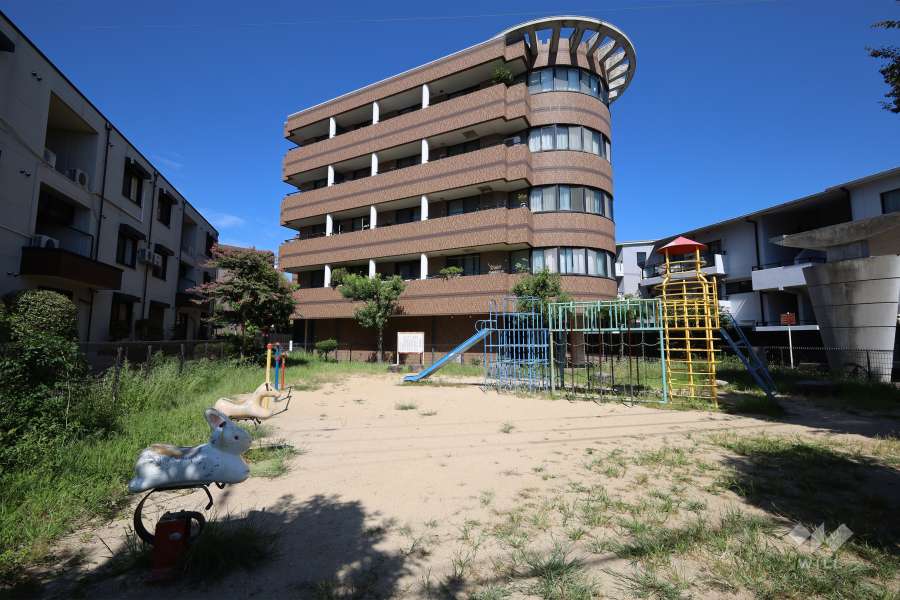 敷地に隣接して『小林5丁目公園』があります。