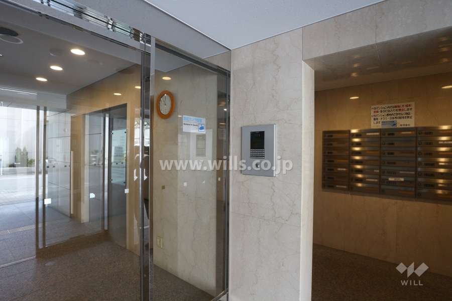 エントランスはオートロック付きです。