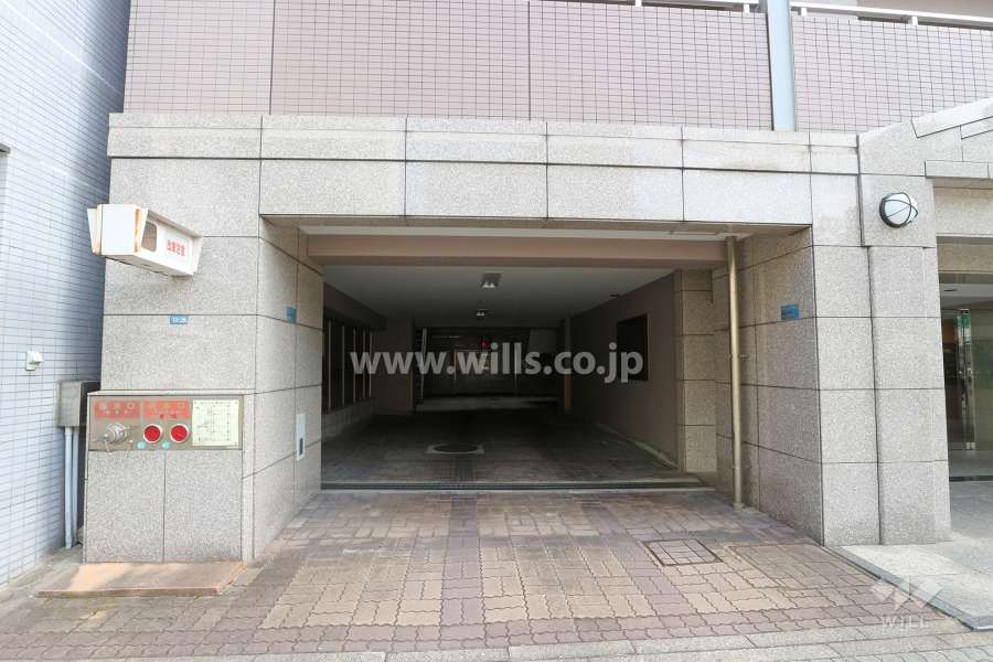 駐車場出入り口