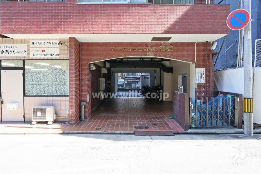 駐車場出入り口