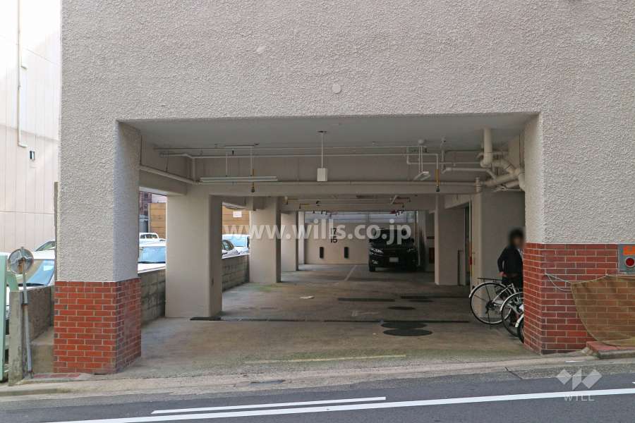駐車場出入り口