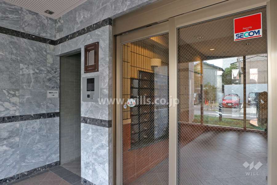 エントランスはオートロック