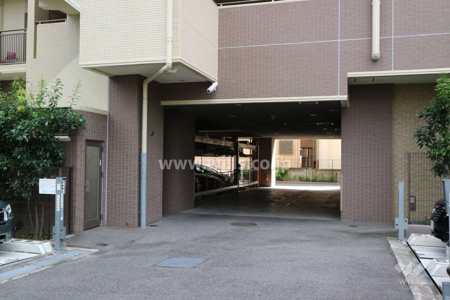 敷地内駐車場（屋内機械式）