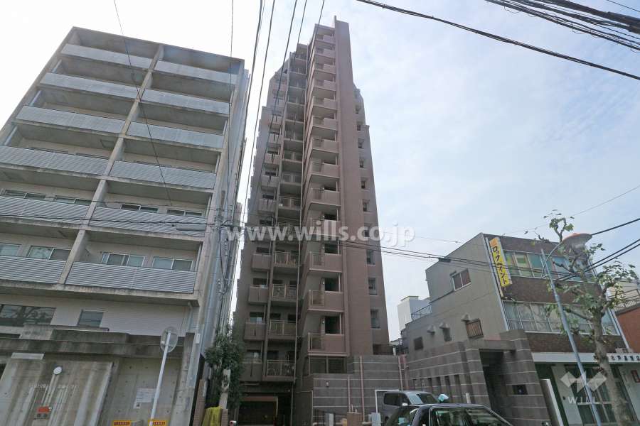 ファミール上前津の外観（北東側から）