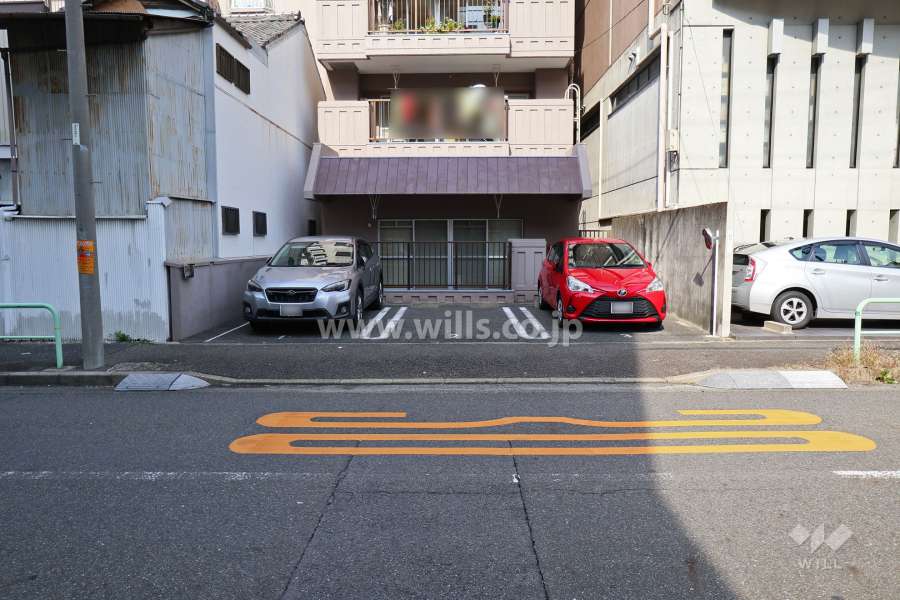 駐車場出入り口