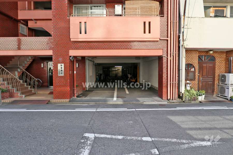 駐車場出入り口