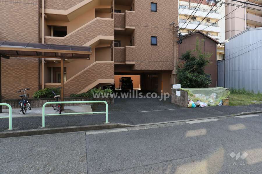 駐車場出入り口