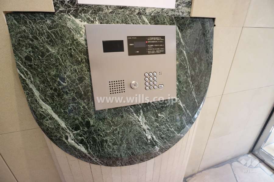 住戸入り口はオートロック付きです。