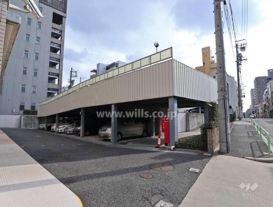 敷地内駐車場（平面式、北西側から）