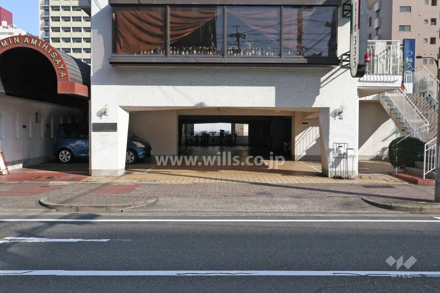 駐車場出入り口