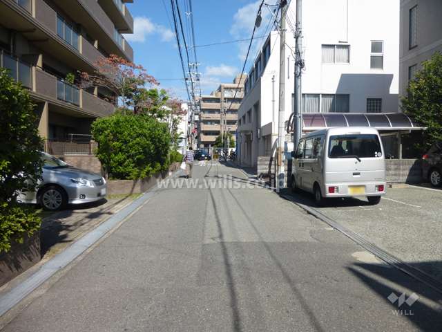敷地東側の前面道路