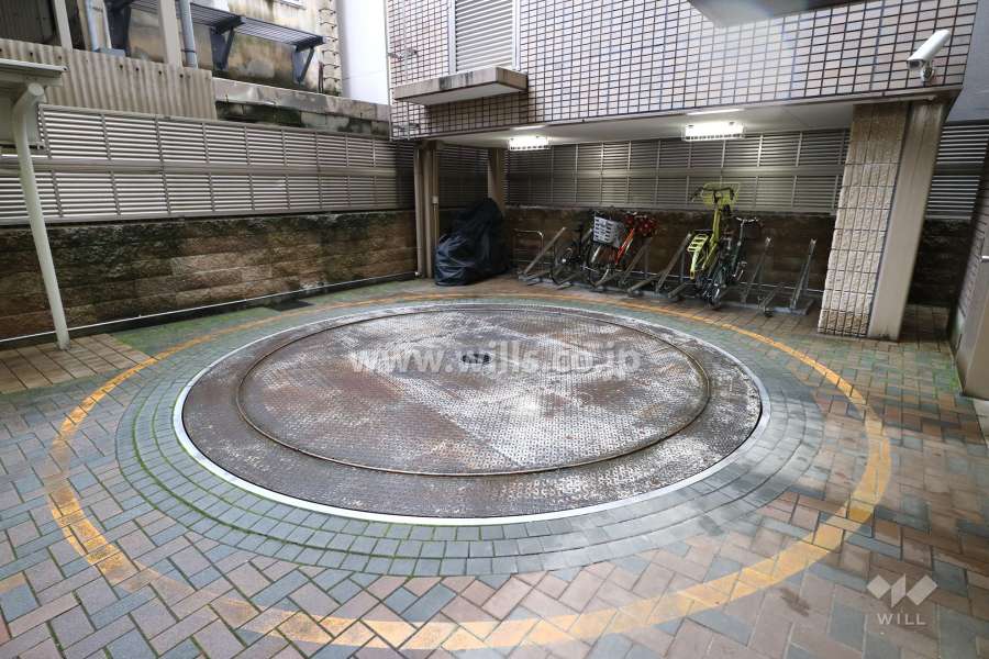 駐車場のターンテーブル