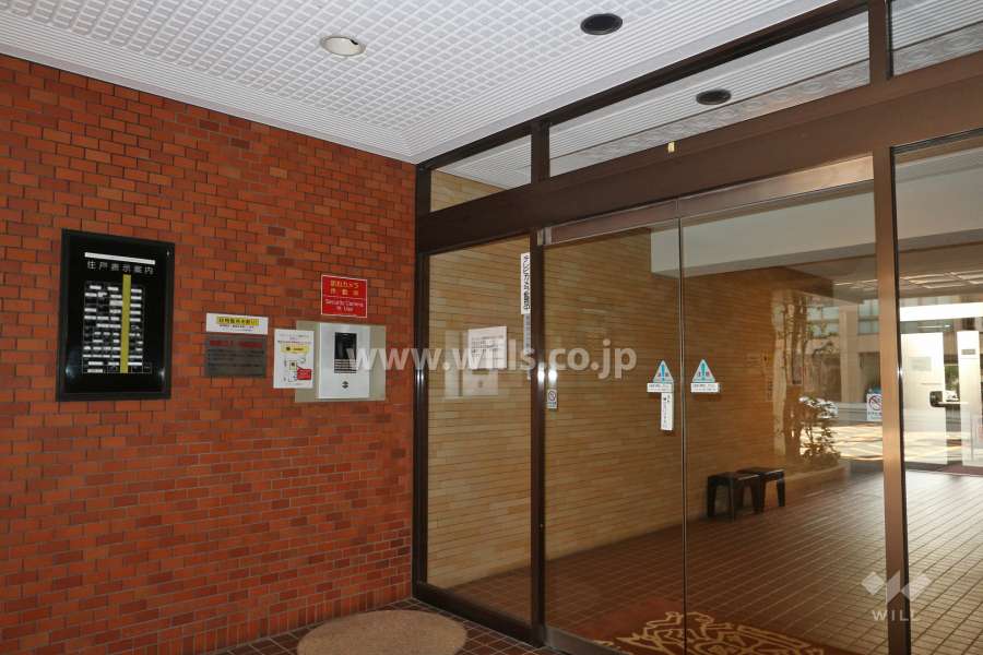 エントランスはオートロック