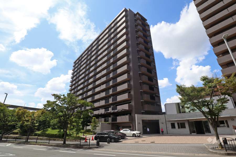 フォルム千里中央A棟の外観（北東側から）