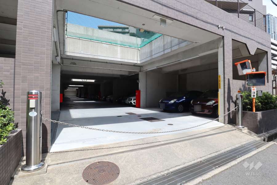 敷地内駐車場（ロボットゲート付き）