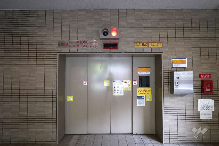 駐車場の出入り口