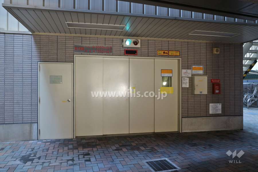 駐車場入り口（ロボットゲート付）