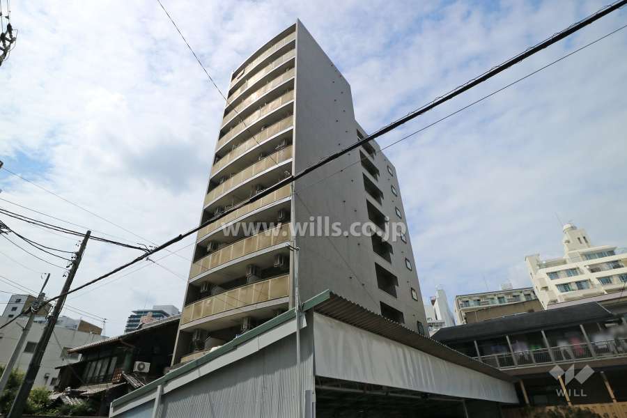 ライオンズマンション新栄の外観（南側から）