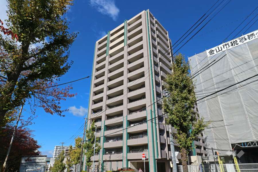 ライオンズマンション金山第3の外観（南東側から）