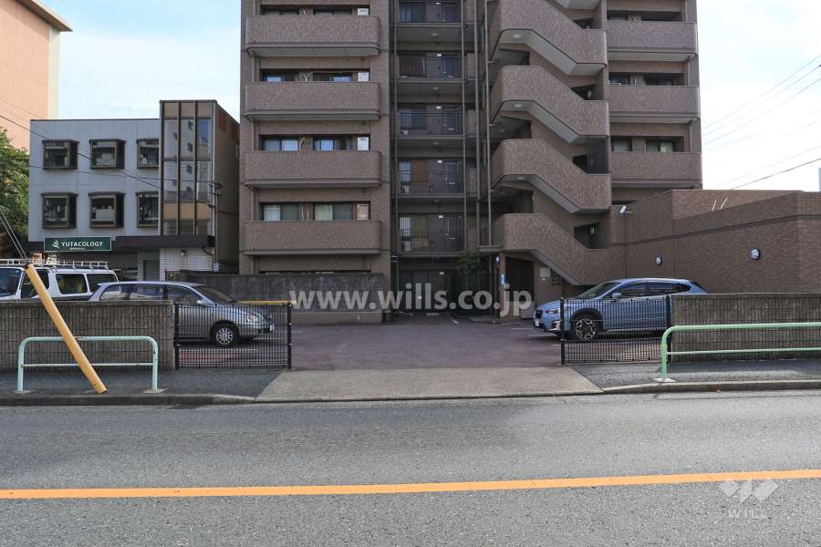 駐車場出入り口