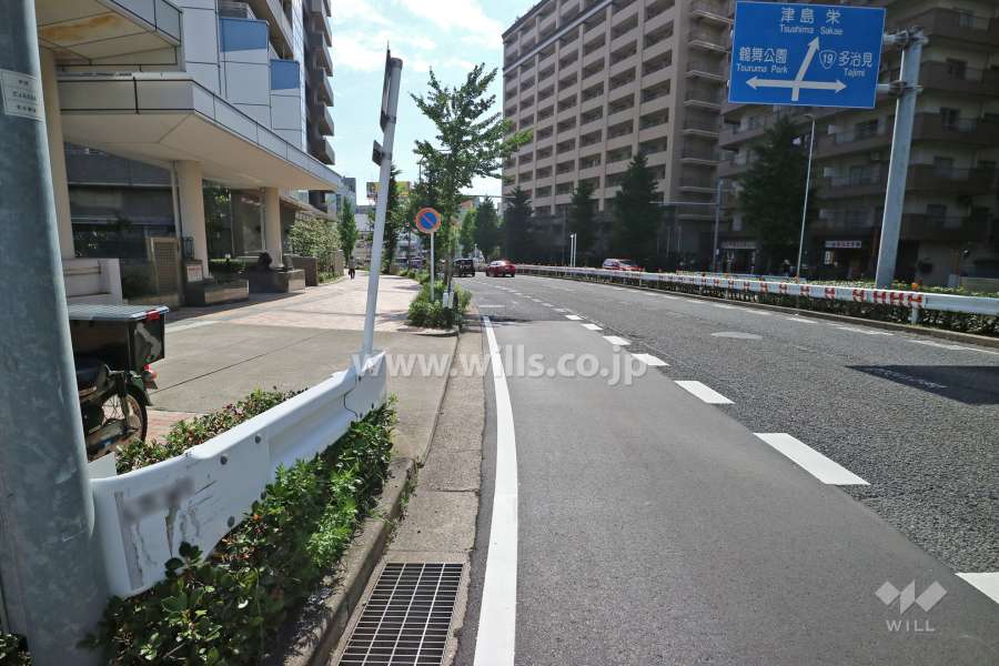 敷地北側の前面道路（東側から）
